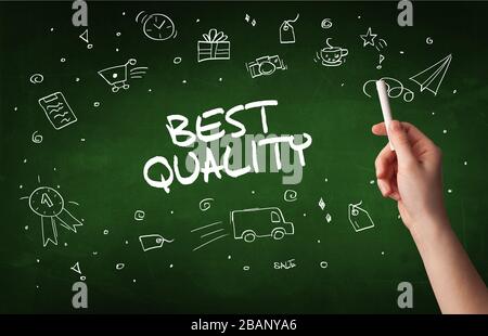 Hand zeichnen BESTE QUALITÄT Inschrift mit weißer Kreide auf Tafel, Online Shopping Konzept Stockfoto