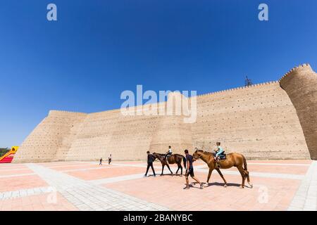 Reiten für Kinder, in der Festung Ark, Buchara, Buchara, Usbekistan, Zentralasien, Asien Stockfoto