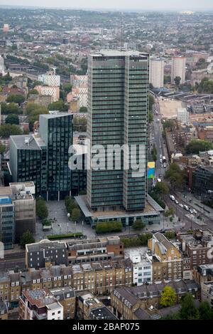 Luftaufnahme der City of London vom BT Tower, 60 Cleveland St, Fitzrovia, London W1T 4JZ Stockfoto