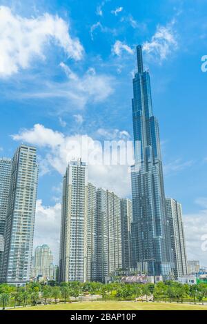 Saigon/Vietnam, Juli 2018 - Landmark 81 ist ein superhoher Wolkenkratzer des Vinshomes Central Park Project in Ho-Chi-Minh-Stadt, Vietnam. Stockfoto