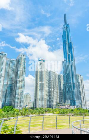 Saigon/Vietnam, Juli 2018 - Landmark 81 ist ein superhoher Wolkenkratzer des Vinshomes Central Park Project in Ho-Chi-Minh-Stadt, Vietnam. Stockfoto