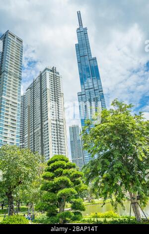 Saigon/Vietnam, Juli 2018 - Landmark 81 ist ein superhoher Wolkenkratzer des Vinshomes Central Park Project in Ho-Chi-Minh-Stadt, Vietnam. Stockfoto