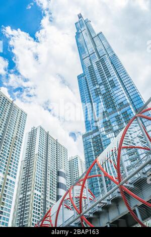 Saigon/Vietnam, Juli 2018 - Landmark 81 ist ein superhoher Wolkenkratzer des Vinshomes Central Park Project in Ho-Chi-Minh-Stadt, Vietnam. Stockfoto