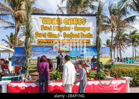 Miami Beach Florida, Ocean Drive, Art déco-Wochenende, Festival, Messe, Essen, Verkäufer Stände Stand Markt Markt Markt, Stand, Lummus Park, gebraten Stockfoto