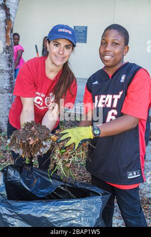 Miami Florida,Hands on HandsAm Miami MLK Day of Service,Martin Luther King Jr. Geburtstag,Northwestern High School,Campus,Studenten,Volunteer Vol Stockfoto