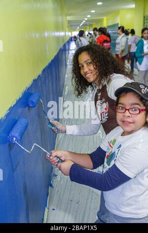 Miami Florida,Hands on HandsAm Miami MLK Day of Service,Martin Luther King Jr. Geburtstag,Northwestern High School,Campus,Freiwillige Freiwillige Freiwillige Stockfoto