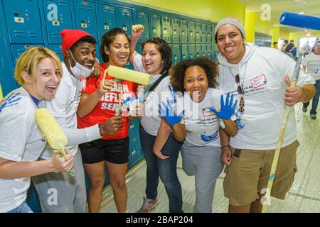 Miami Florida,Hands on HandsAm Miami MLK Day of Service,Martin Luther King Jr. Geburtstag,Northwestern High School,Campus,Freiwillige Freiwillige Freiwillige Stockfoto