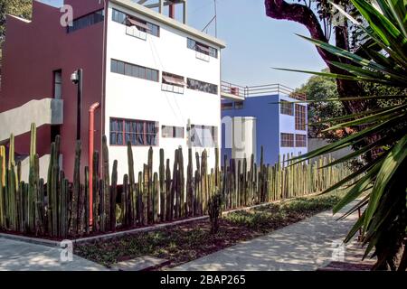 Diego Riviera's House and Museum in San Angel, Mexiko-Stadt, Mexiko (mit Frida Kahlos blauem Haus) Stockfoto