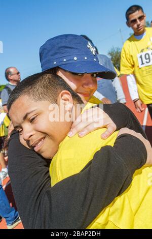 Miami Florida, Liberty City, Traz Powell Stadium, Special Olympics, Bedürfnisse, Track & Field geistig Behinderte spezielle Bedürfnisse, eingeschränkt, Freiwilliger V Stockfoto