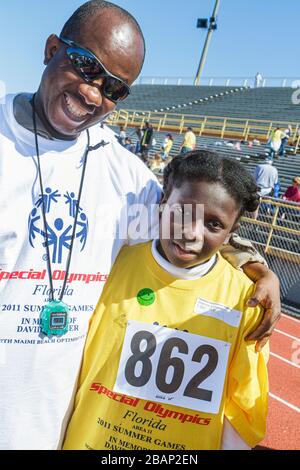 Miami Florida, Liberty City, Traz Powell Stadium, Special Olympics, Bedürfnisse, Track & Field geistig Behinderte spezielle Bedürfnisse, eingeschränkt, Freiwilliger V Stockfoto