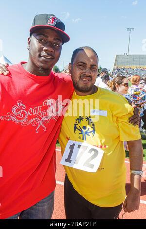 Miami Florida, Liberty City, Traz Powell Stadium, Special Olympics, Bedürfnisse, Track & Field geistig Behinderte spezielle Bedürfnisse, eingeschränkt, Freiwilliger V Stockfoto