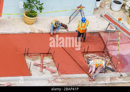 Miami Beach Florida, Ocean Drive, unter Neubau Baumeister, Renovierung, Reparatur, Stadtstraße, Ersatz, Mann Männer Erwachsene Erwachsene, worke Stockfoto