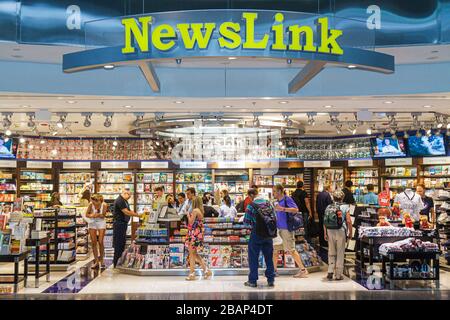 Miami Florida International Airport MIA, Terminal, Gate, Shopping Shopper Shopper Shop Shops Markt Märkte Marktplatz Kauf Verkauf, Retail Store stor Stockfoto