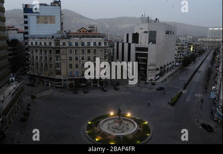 Peking, China. März 2020. Am 27. März 2020 werden in der syrischen Hauptstadt Damaskus leere Straßen als Folge der von der Regierung verhängten Ausgangssperre gesehen, die die COVID-19 enthält. Kredit: Ammar Safarjalani/Xinhua/Alamy Live News Stockfoto