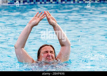 Miami Beach Florida, lateinamerikanische lateinamerikanische ethnische Einwanderer Minderheit, Frauen weibliche Erwachsene Dame, Wassergymnastik, Sport treiben, ein Stockfoto