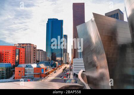 Los Angeles/USA - 18. Dezember 2017 moderne Gebäude in der Innenstadt von Los Angeles, Blick von der Walt Disney Concert Hall Stockfoto