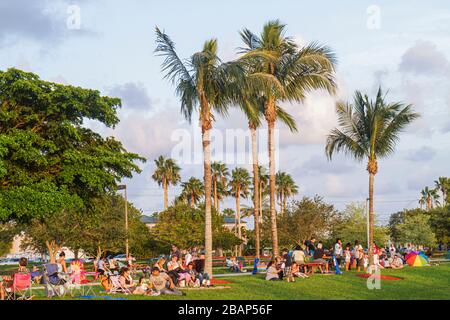 Miami Florida, Doral, J. C. Bermudez Park,Vierter 4th. Juli,Feier,hispanische lateinamerikanische lateinamerikanische Minderheit von Einwanderern, Minderheit von Einwanderern, Familien Stockfoto