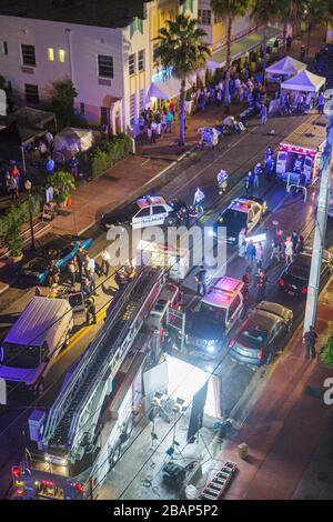 Miami Beach Florida, Ocean Drive, Charlie's Angels, ABC TV, Fernseher, Set, Remake, Serie, abgesagt, Nachtaufnahmen, Szene, Set, Crew, Schauspieler, Requisiten, FL110906002 Stockfoto