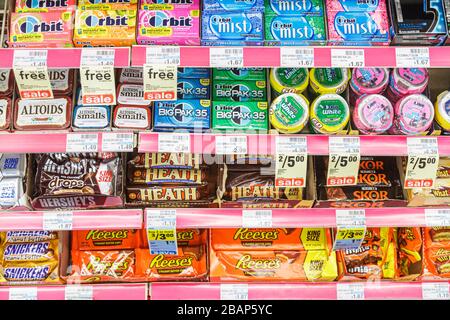 Miami Beach Florida, CVS Apotheke, Kasse Schalter Süßigkeiten Display Verkauf GUM Orbit Heath Reese's, Stockfoto