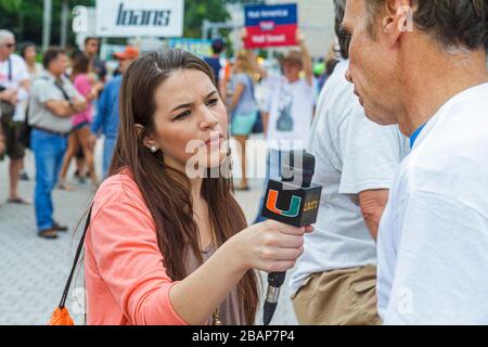 Miami Florida, Biscayne Boulevard besetzen Miami Demonstrationsdemonstranten, Protestdemonstranten Corporate Gier Frau Frauen Erwachsene Erwachsene, Studenten Stockfoto