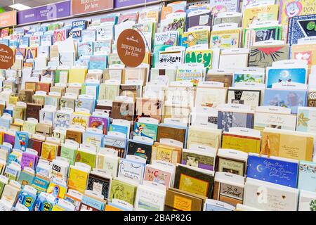 Miami Beach, Florida, 41. Straße, Arthur Godfrey Road, CVS-Apotheke, Drogerie, Apotheke, Ausstellungsverkauf, Geschenkkarten, Hallmark, Geburtstag, FL111030013 Stockfoto