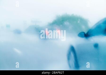 Florida, Hollywood, Interstate 95, I 95, Regen, Regen, starker Regen, Regenguss, eingeschränkte Sicht, Autobahn, Fahren, Verkehr, gefährlich, vorsichtig, Blick durch Windschutzscheibe Stockfoto