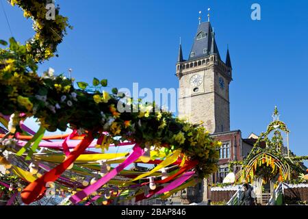 Velikonocni trhy, Staromestske namesti, Stare Mesto (UNESCO), Praha, Ceska republika / Ostermarktdekoration, Altstädter Ring, Altstadt (UNESCO), P Stockfoto