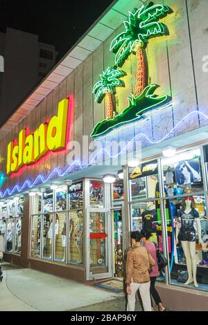 Miami Beach Florida, Lincoln Road Mall, Schaufensterpuppe, Alvin's Island, Souvenirs, Geschenke, Strand Strände Kleidung, zu Fuß durch, Erwachsene Erwachsene Frau Frauen FEM Stockfoto