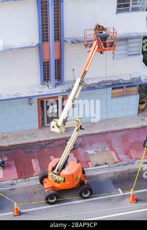 Miami Beach Florida, Ocean Drive, Mietkondominium, Wohnanlage, Wohnung, Wohnungen, Wohnung, Wohnungen, Gebäude, Gebäude, Renovierung, Renovierung, Reinigung, Mann Stockfoto