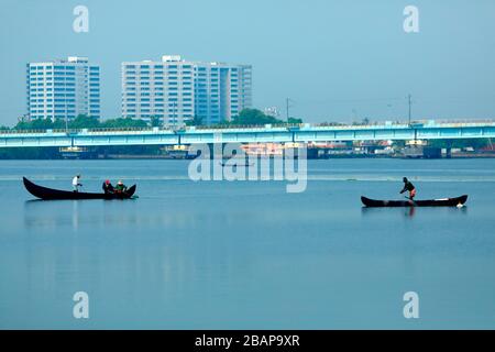 Angeln in ländlichen Gebieten von Kerala, Kochi oder Cochin als touristisches Ziel in kerala, Indien.Kerala Gos eigenes Land Stockfoto