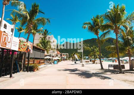 Eine fast menschenleere Promenade in Philipsburg, St. Maarten. COVID19 verursachte eine Abwesenheit von Kreuzfahrtschiffen, die normalerweise das Gebiet überschwemmen Stockfoto