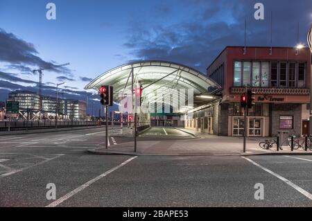 Cork City, Cork, Irland. März 2020. Am zweiten Tag der Sperrung von Coronavirus sind die Straßen der Stadt leer und der Busbahnhof, der normalerweise ein Aktivitätenhive ist, ist heute am Parnell Place in Cork, Irland, verlassen. - Credit; David Creedon / Alamy Live News Stockfoto