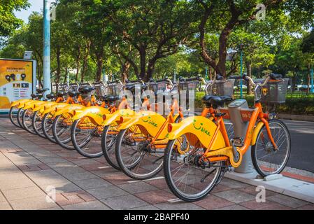 Taipeh, Taiwan - 26. März 2020: Taipei Bike Sharing System, YouBike, ist ein öffentlicher Fahrradteilungsservice, den die Taipei City 2009 auf den Markt brachte. Stockfoto