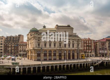 Fassade des Arriaga-Theaters im Zentrum von Casco Viejo, Bilbao, Spanien Stockfoto