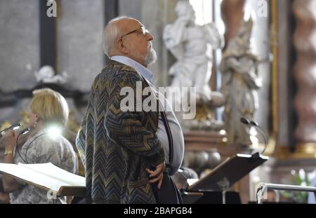 Olomouc, Tschechien. Sept. 2018. ***AKTENFOTO*** Krzysztof Penderecki, polnischer Komponist und Dirigent, ist während einer Probe mit dem Karol Szymanowski Philharmonic Orchestra in der Kirche St. Maria vom Schnee in Olomouc, Tschechien, am 20. September 2018 zu sehen. Kredit: Ludek Perina/CTK Foto/Alamy Live News Stockfoto