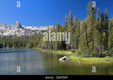 Lake Mamie bei Mammoth Lakes, Mono County, Kalifornien, USA. Stockfoto