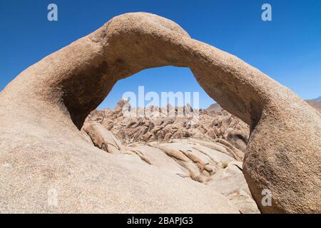 Mobius Arch in Alabama Hills, Lone Pine, Kalifornien, Vereinigte Staaten. Stockfoto