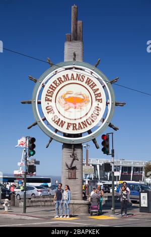 San Francisco, Kalifornien - 27. August 2019: Das kultige Fisherman's Wharf Sign in San Francisco, Kalifornien, USA. Stockfoto