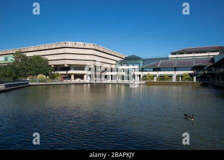 Eingang zum Nationalarchiv von John Clavering TBV Consult, Bessant Drive, Kew, Richmond TW9 Stockfoto