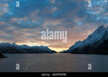 Raftsundet zwischen Austvågøya und Hinnøya, Vesterålen, Nordnorwegen Stockfoto