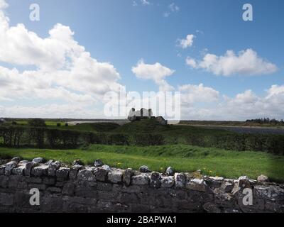 Clonmacnoise Castle, Kloster von Clonmacnoise, gegründet im Jahr 544, County Offaly, Republik Irland Stockfoto