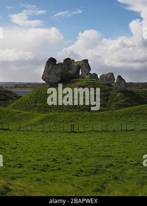 Clonmacnoise Castle, Kloster von Clonmacnoise, gegründet im Jahr 544, County Offaly, Republik Irland Stockfoto