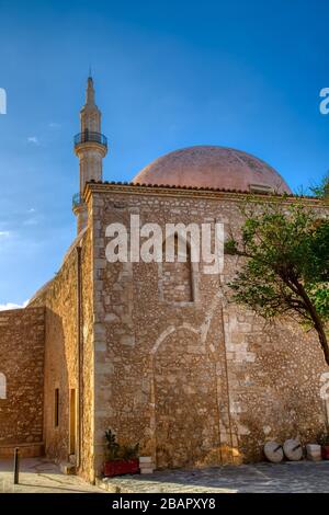 Moschee von Neradze oder Gazi Hussein in der Stadt Rethymno auf der Insel Crete Stockfoto