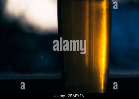 Kaltes Glas blondes Bier Stockfoto