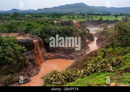 Tis Issat Oder Tissisat. Der Blaue Nilfall ist ein Wasserfall am Fluss Blauer Nil in Äthiopien. Es ist bekannt als TIS Abay in Amharic, was 'großer Rauch bedeutet Stockfoto