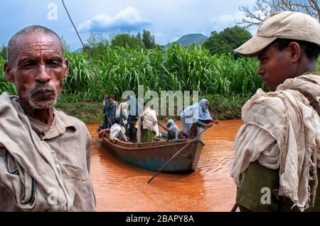Tis Issat Oder Tissisat. Der Blaue Nilfall ist ein Wasserfall am Fluss Blauer Nil in Äthiopien. Es ist bekannt als TIS Abay in Amharic, was 'großer Rauch bedeutet Stockfoto