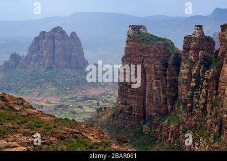 Landschaft in der Abuna Yemata Guh Felsenkirche und in den Gheralta-Bergen in der Hawzen Tigray Region Äthiopien Stockfoto