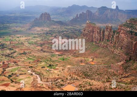 Landschaft in der Abuna Yemata Guh Felsenkirche und in den Gheralta-Bergen in der Hawzen Tigray Region Äthiopien Stockfoto