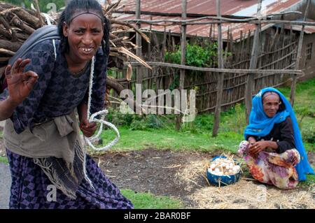 Öffentlicher Markt in der Stadt Mekele, Region Tigray, Äthiopien an einem sonnigen Tag. Stockfoto