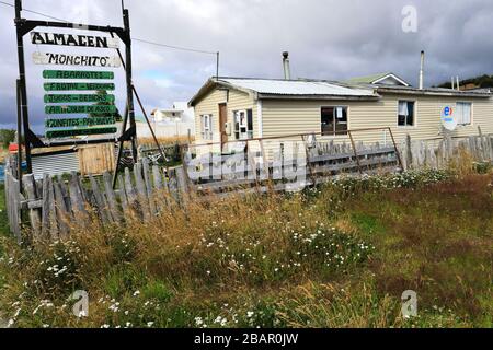 Blick auf die Villa Dorotea in der Nähe der Stadt Puerto Natales, Patagonien, Chile, Südamerika Stockfoto